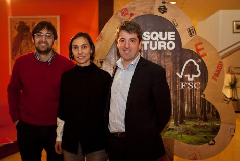 Susana Martínez de Maderas Siero junto con Pablo Rodríguez Noriega de Agresta y David Hadley de NEPCON